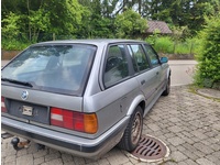 Bild 2: BMW E30 325iX