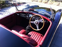 Image 2: MG MGA