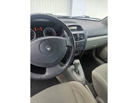 Image 2: Renault Clio 1.4 16V Privilège Luxe