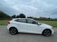 Bild 3: Volvo V40 2.0 D2 Kinetic R-Design S/S