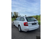 Image 2: Skoda Octavia Combi 2.0 TDI 150 Ambition 4x4 DSG