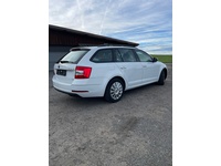 Image 3: Skoda Octavia Combi 2.0 TDI 150 Ambition 4x4 DSG