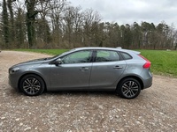 Bild 2: Volvo V40 2.0 D2 Basis S/S