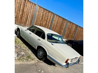 Bild 3: Jaguar XJ-6 2.8