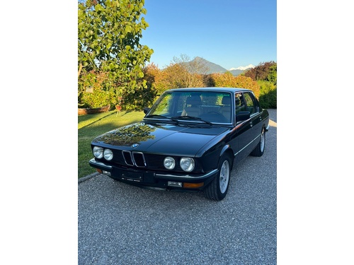 BMW E28 528i