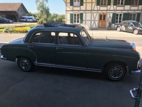 Mercedes-Benz 220 S Ponton