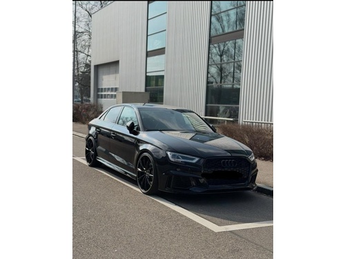 Audi RS3 Limousine 2.5 T FSI quattro S-Tronic Audi RS3 Limousine 2.5 T FSI quattro S-Tronic