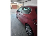 Bild 3: Peugeot 208 1.2 PureTech Allure S/S