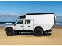 Bild 2: Land Rover Defender 130 TD4 mit Aufbau