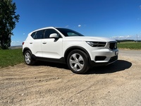 Bild 3: Volvo XC40 2.0 D4 Momentum AWD