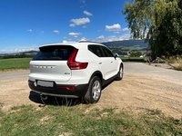 Bild 4: Volvo XC40 2.0 D4 Momentum AWD