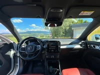 Bild 7: Volvo XC40 2.0 D4 Momentum AWD