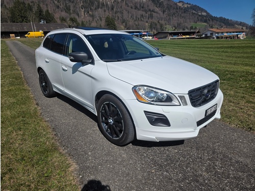 Volvo XC60 2.4 D5 Momentum AWD