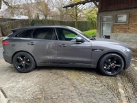 Bild 2: Jaguar F-Pace 3.0 V6 S/C R-Sport AWD