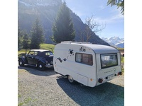 Bild 4: VW Käfer 1303 Cabrio mit Queck Wohnanhänger