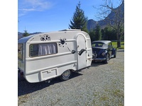 Bild 6: VW Käfer 1303 Cabrio mit Queck Wohnanhänger