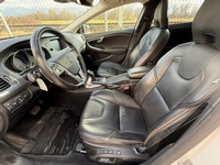 Bild 4: Volvo V40 CC 2.0 T5 Pro AWD S/S