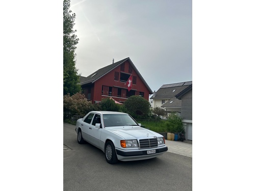 Mercedes-Benz W124 230 E