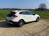 Bild 2: Volvo V40 CC 2.0 T4 Momentum AWD S/S Bild 2: Volvo V40 CC 2.0 T4 Momentum AWD S/S