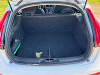 Bild 9: Volvo V40 CC 2.0 T4 Momentum AWD S/S Bild 9: Volvo V40 CC 2.0 T4 Momentum AWD S/S