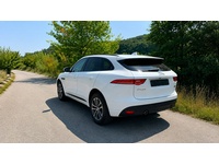 Bild 2: Jaguar F-Pace 2.0 T 250 R-Sport AWD