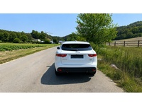 Bild 3: Jaguar F-Pace 2.0 T 250 R-Sport AWD