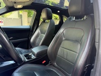Bild 6: Jaguar E-Pace 2.0 T 200 Chequered Flag AWD Bild 6: Jaguar E-Pace 2.0 T 200 Chequered Flag AWD