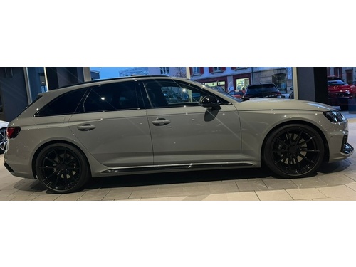 Audi RS4 Avant 2.9 V6 TFSI quattro T-Tronic Audi RS4 Avant 2.9 V6 TFSI quattro T-Tronic