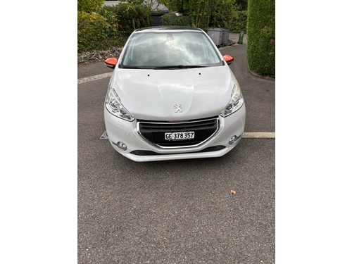 Peugeot 208 1.2 PureTech Roland Garros